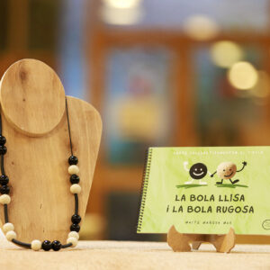 CONTE amb COLLARET “La bola rugosa i la bola llisa”
