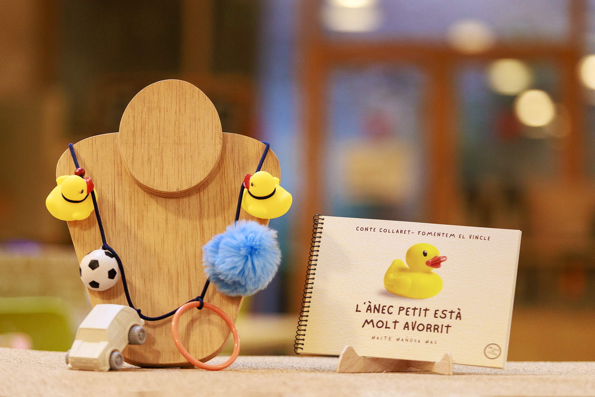 CONTE amb COLLARET “L’ànec petit està molt avorrit”